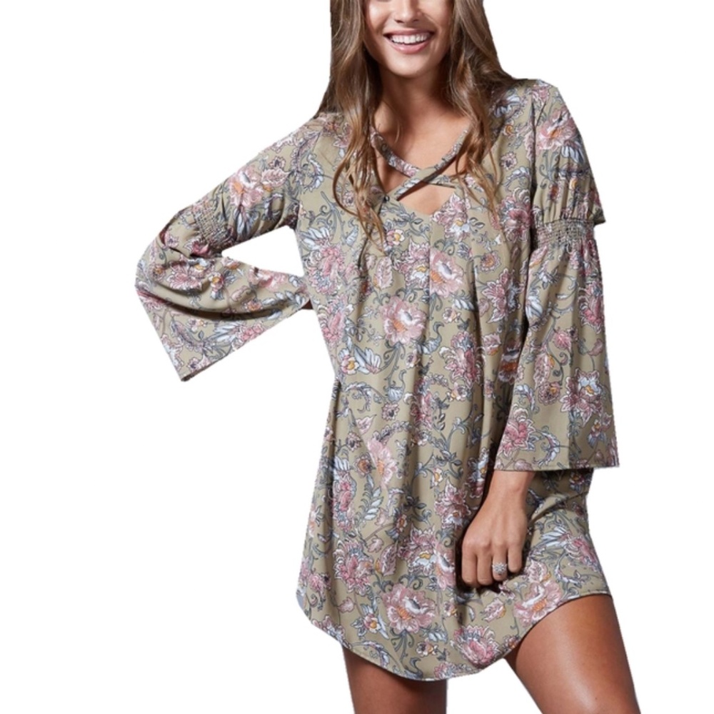 Peach Love California Ladies Flower Print Smocking Sleeve V-Neck Dress Size Sm